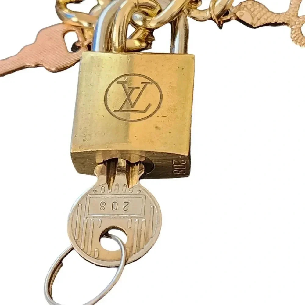Rare Authentic Vintage # 208 Louis Vuitton Padlock and Key w/ Unbranded Bracelet - Picture 6 of 7